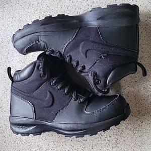 Nike Boots big boys size 4